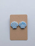 Studs concha azul hechos a mano en arcilla polimérica por Little Péridot