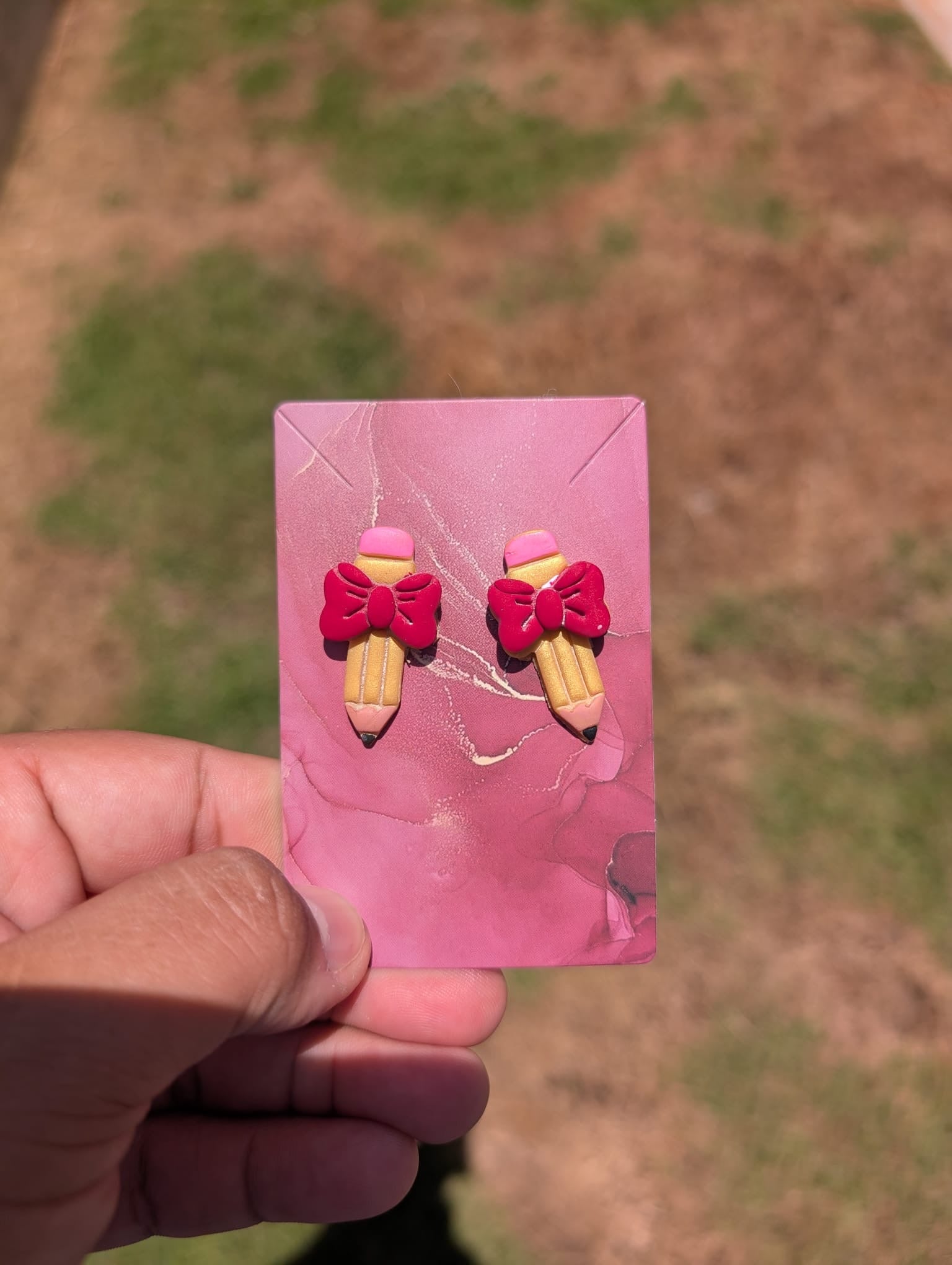 Pantallas Teacher Pencil hechas a mano en arcilla polimérica por Little Péridot